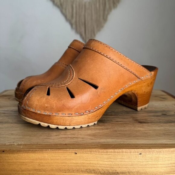 MIA Shoes - Mia Shoes Tan 100% Leather Peep Toe Cut Out Wooden Platform Heeled Clogs Size 10
